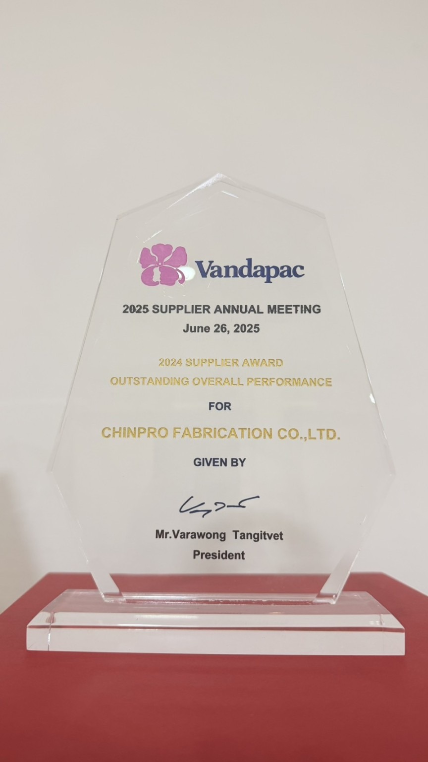 Vandapac 2024 Supplier Award trophy presented to Chinpro Fabrication